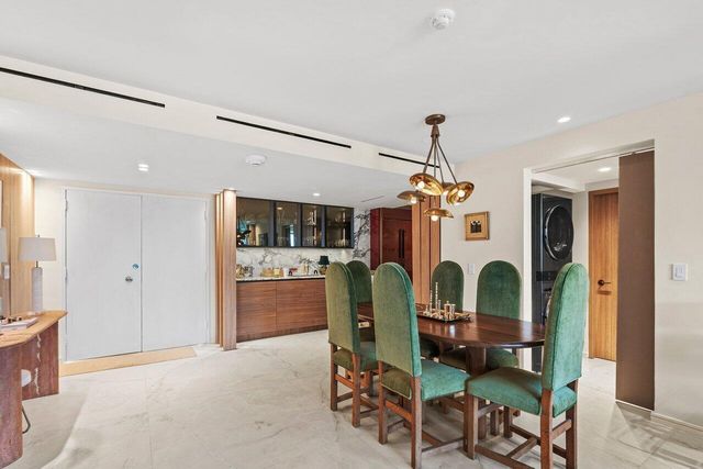 100 Sunrise Avenue 418, Palm Beach, FL 33480