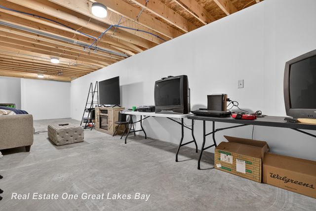 2500 Starlite Drive, Saginaw, MI 48603
