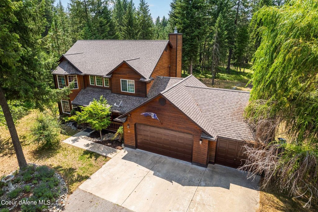 106 Quiet Pl, Moyie Springs, ID 83845