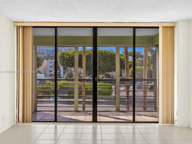 20500 W Country Club Drive 203, Aventura, FL 33180