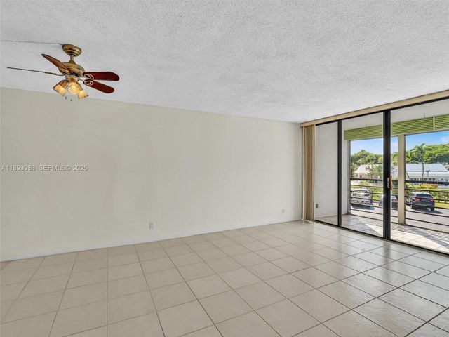 20500 W Country Club Drive 203, Aventura, FL 33180