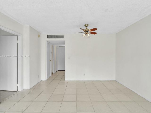 20500 W Country Club Drive 203, Aventura, FL 33180