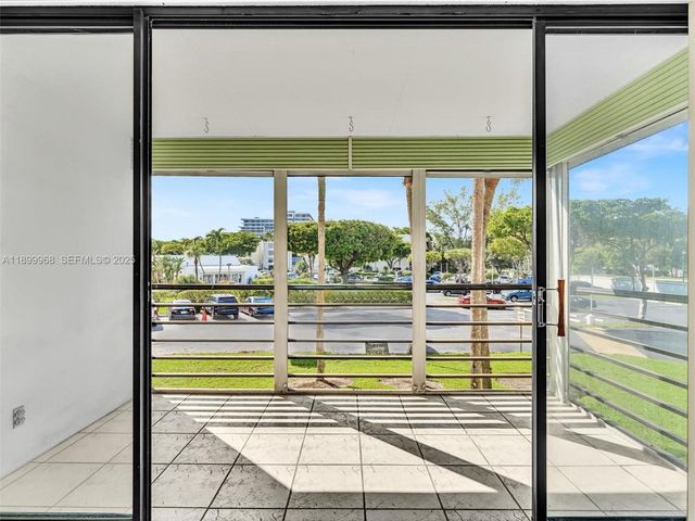 20500 W Country Club Drive 203, Aventura, FL 33180