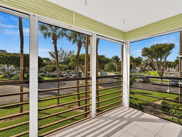 20500 W Country Club Drive 203, Aventura, FL 33180