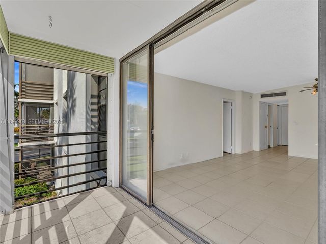 20500 W Country Club Drive 203, Aventura, FL 33180