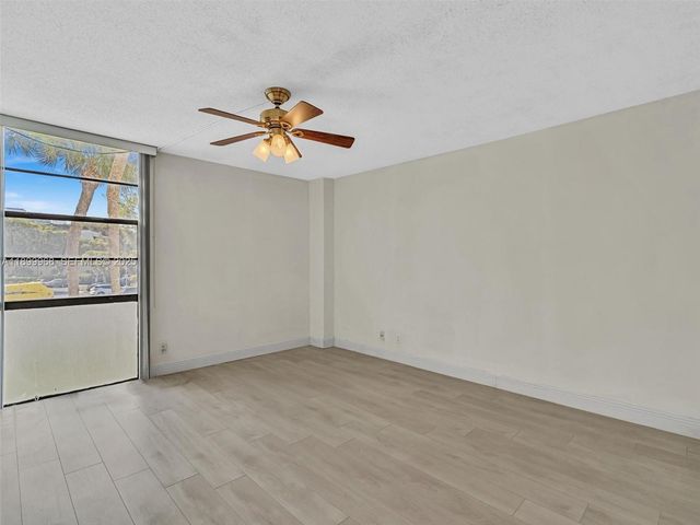 20500 W Country Club Drive 203, Aventura, FL 33180