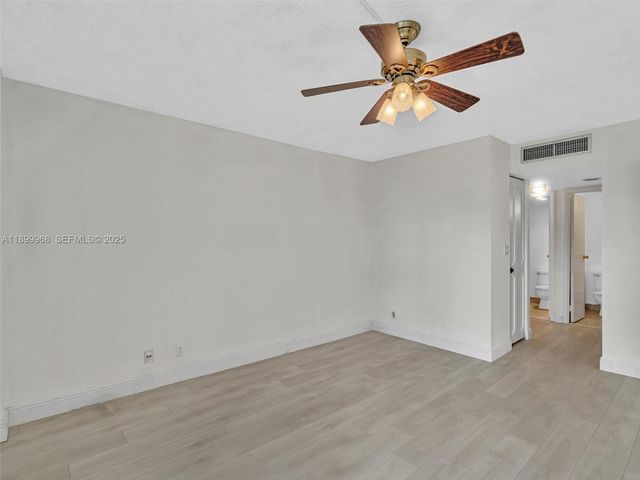 20500 W Country Club Drive 203, Aventura, FL 33180