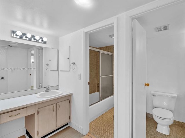20500 W Country Club Drive 203, Aventura, FL 33180