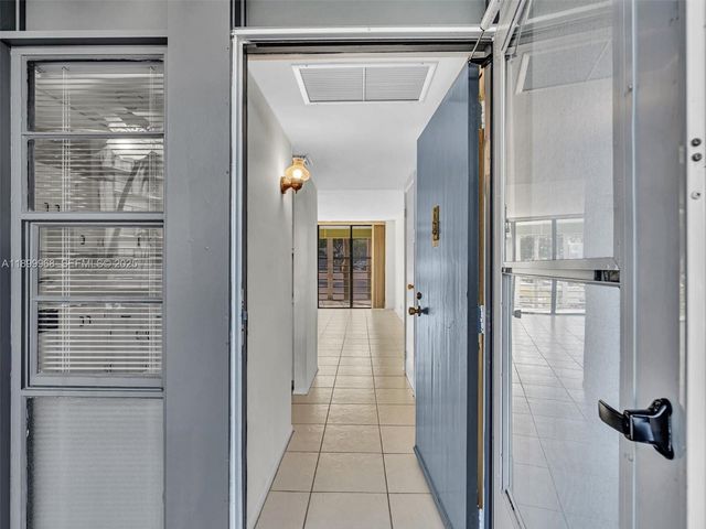 20500 W Country Club Drive 203, Aventura, FL 33180
