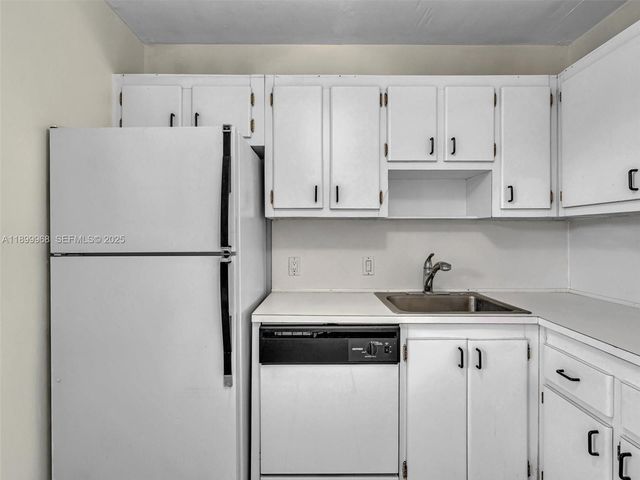 20500 W Country Club Drive 203, Aventura, FL 33180