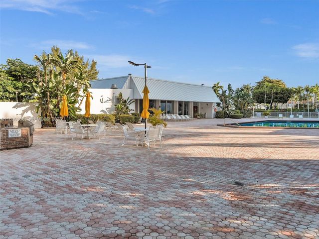 20500 W Country Club Drive 203, Aventura, FL 33180