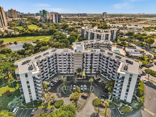 20500 W Country Club Drive 203, Aventura, FL 33180