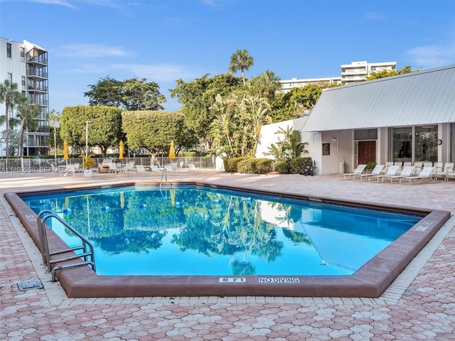 20500 W Country Club Drive 203, Aventura, FL 33180