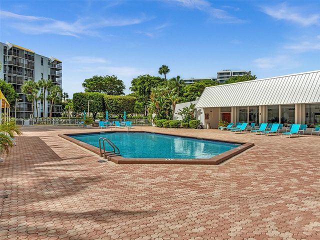 20500 W Country Club Drive 203, Aventura, FL 33180