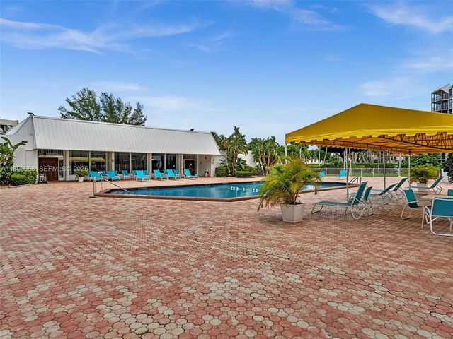 20500 W Country Club Drive 203, Aventura, FL 33180