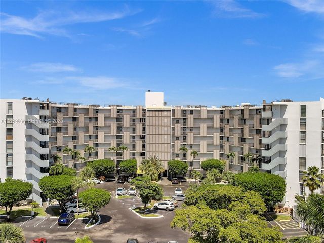 20500 W Country Club Drive 203, Aventura, FL 33180