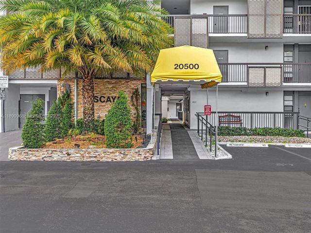 20500 W Country Club Drive 203, Aventura, FL 33180