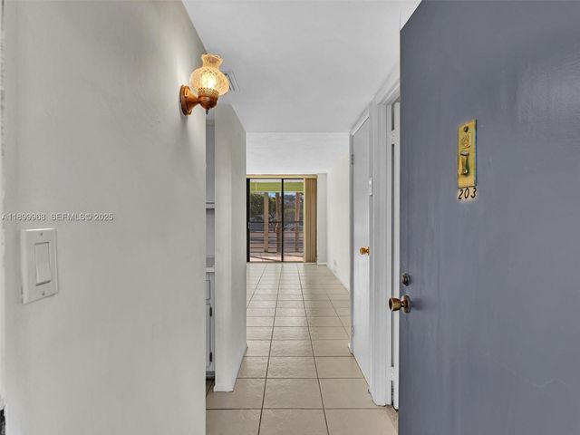20500 W Country Club Drive 203, Aventura, FL 33180