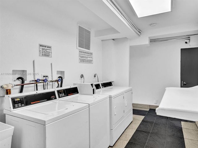 20500 W Country Club Drive 203, Aventura, FL 33180