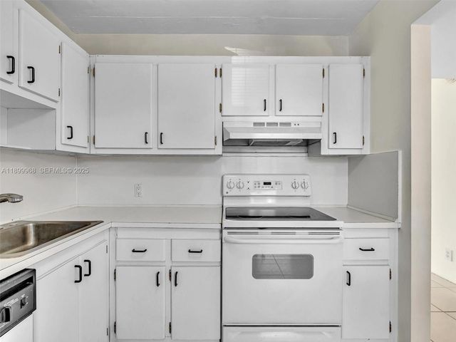 20500 W Country Club Drive 203, Aventura, FL 33180