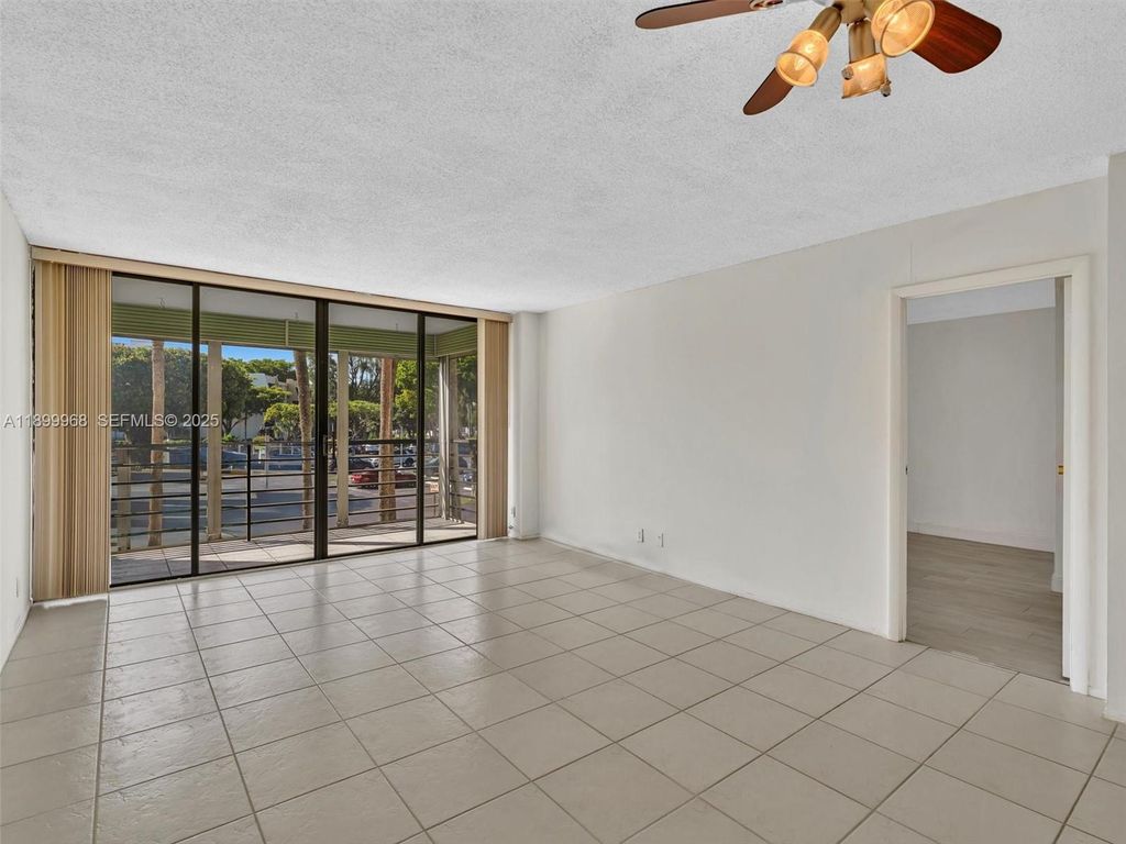 20500 W Country Club Drive 203, Aventura, FL 33180