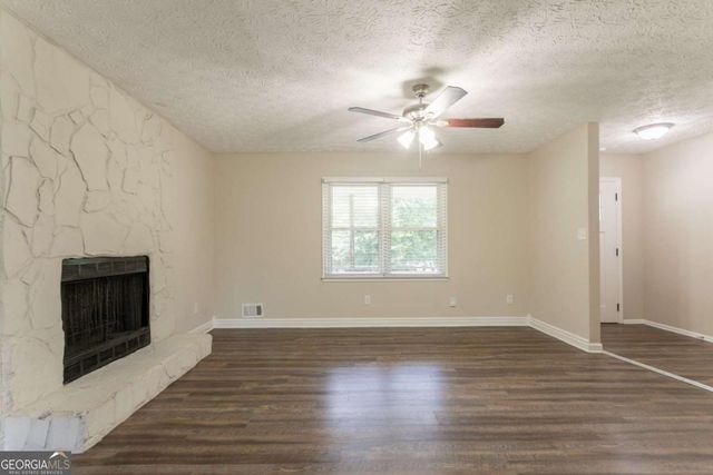 3877 Trenton Drive, Snellville, GA 30039