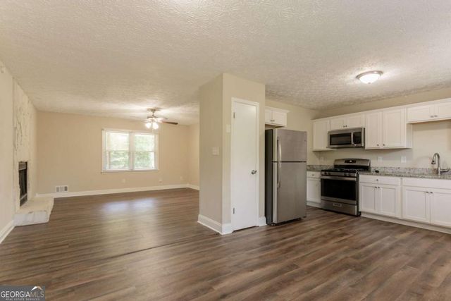 3877 Trenton Drive, Snellville, GA 30039