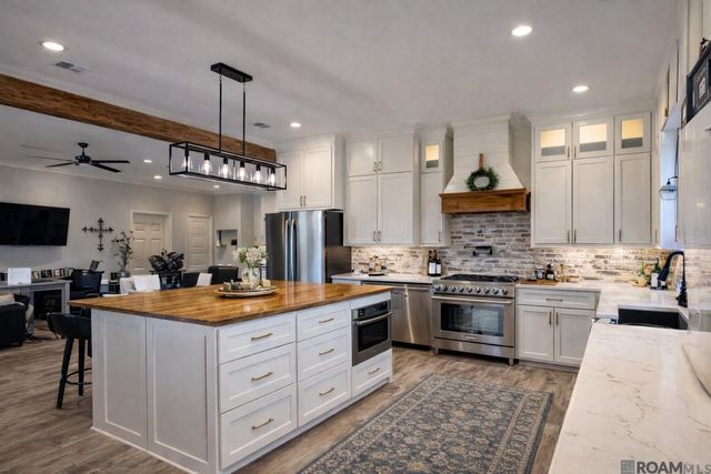 26234 Riverscape Dr, Springfield, LA 70462