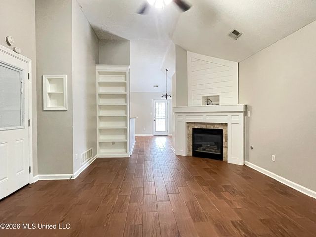 7185 Crape Myrtle Drive, Olive Branch, MS 38654