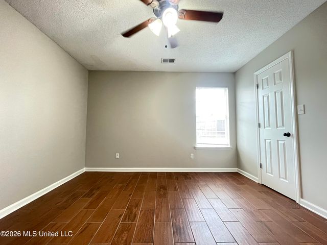 7185 Crape Myrtle Drive, Olive Branch, MS 38654