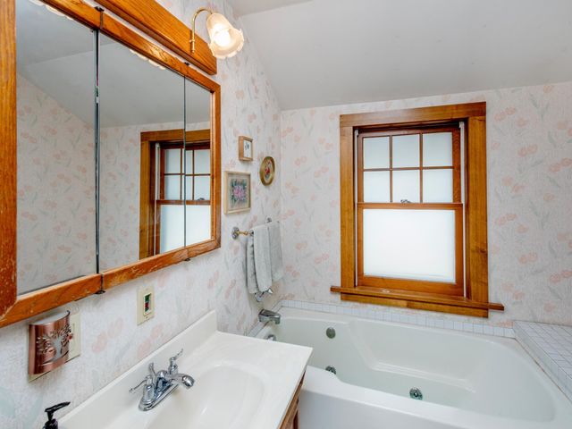 1591 Berkeley Avenue, Saint Paul, MN 55105