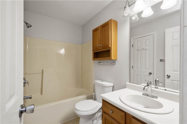 1233 Meadowbrook Dr A1231, North Strabane, PA 15317