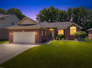 22350 Brantingham Road, Macomb Twp, MI 48044