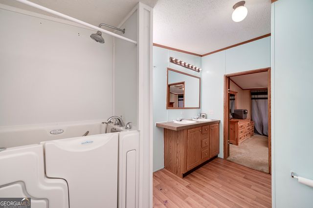 450 Lakeshore Drive, Jackson, GA 30233