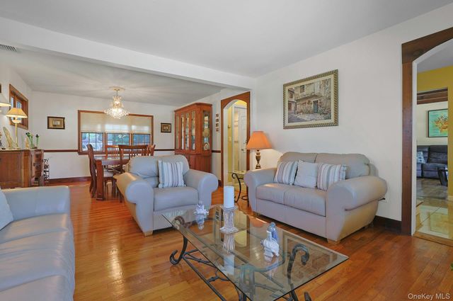 328 Linda Avenue, Hawthorne, NY 10532