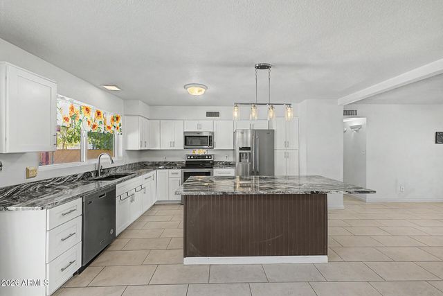 2815 W VILLA RITA Drive, Phoenix, AZ 85053