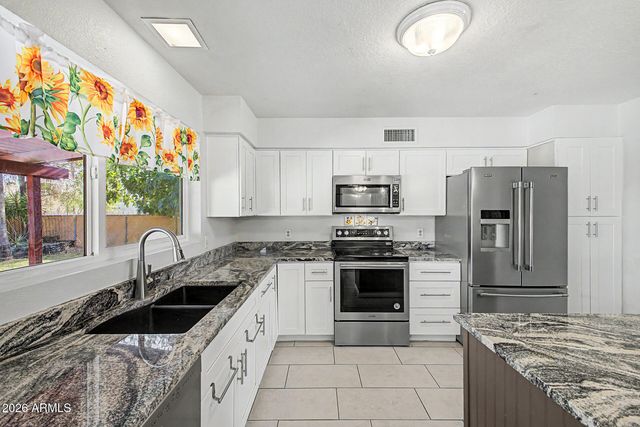 2815 W VILLA RITA Drive, Phoenix, AZ 85053