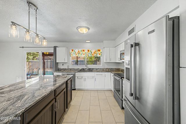 2815 W VILLA RITA Drive, Phoenix, AZ 85053