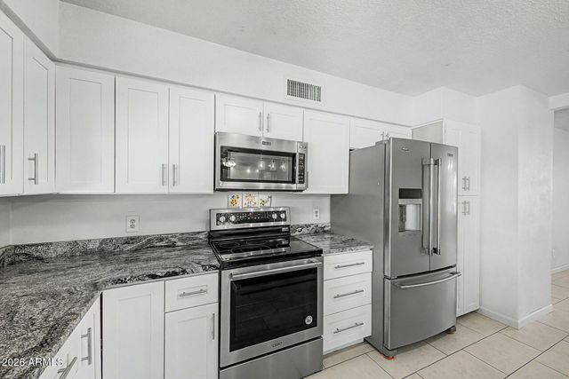 2815 W VILLA RITA Drive, Phoenix, AZ 85053