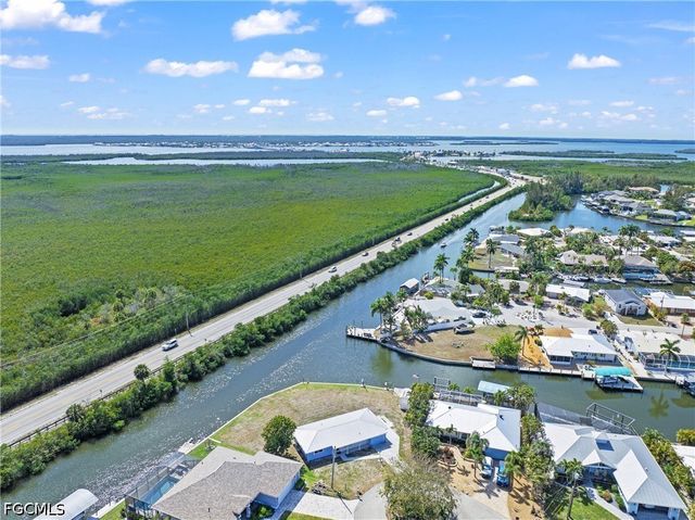 12065 Boat Shell DR, Matlacha Isles, FL 33991