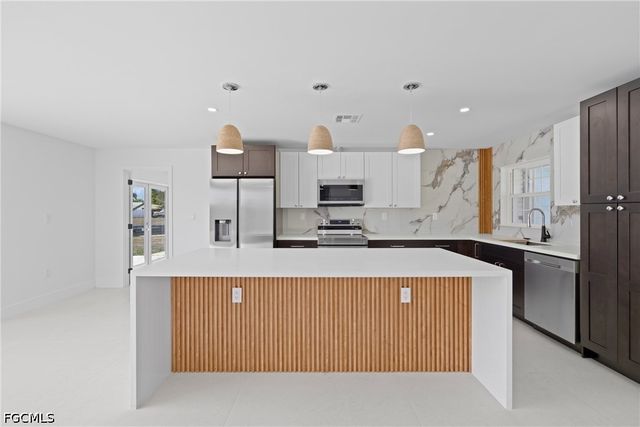 12065 Boat Shell DR, Matlacha Isles, FL 33991