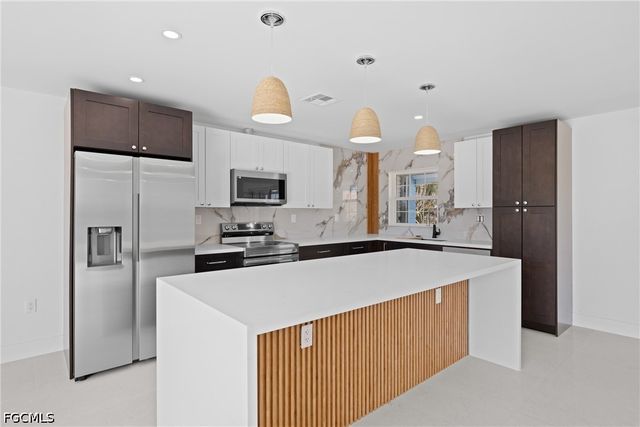 12065 Boat Shell DR, Matlacha Isles, FL 33991