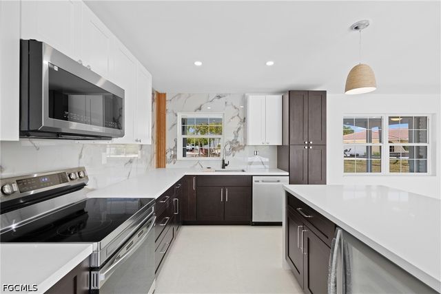 12065 Boat Shell DR, Matlacha Isles, FL 33991