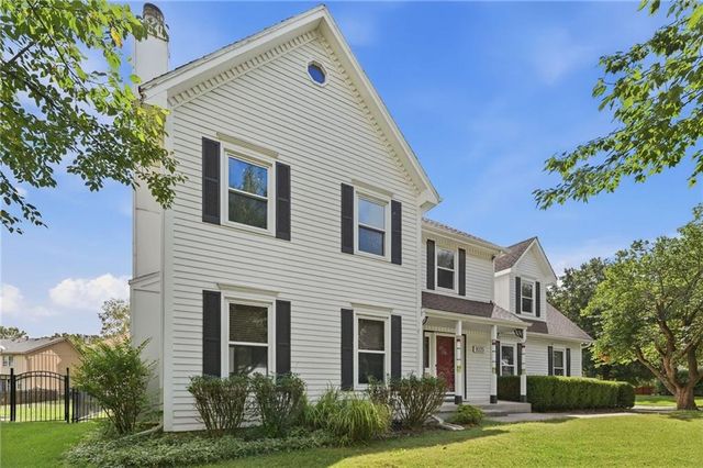 8325 Twilight Lane, Lenexa, KS 66219