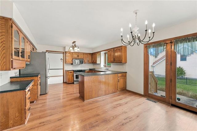 8325 Twilight Lane, Lenexa, KS 66219