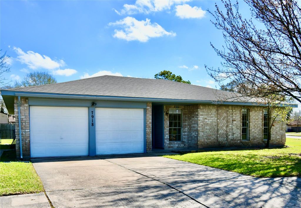 7918 Bunker Wood Lane, Houston, TX 77086