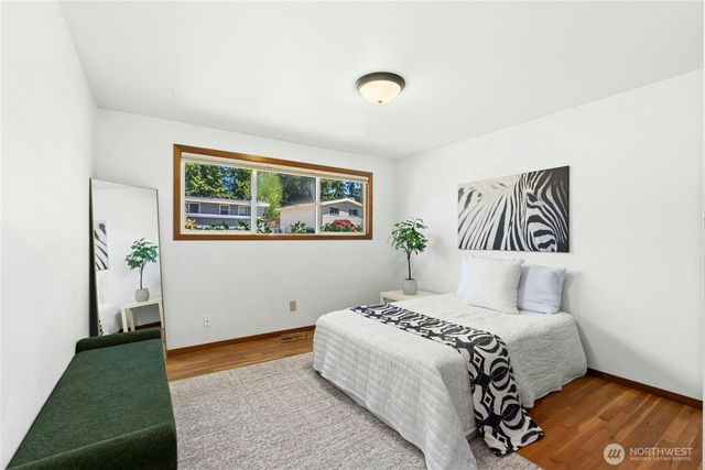 5221 120th Avenue SE, Bellevue, WA 98006