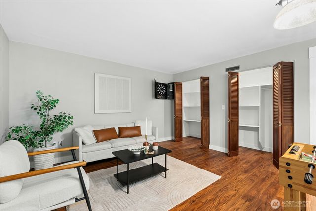 5221 120th Avenue SE, Bellevue, WA 98006