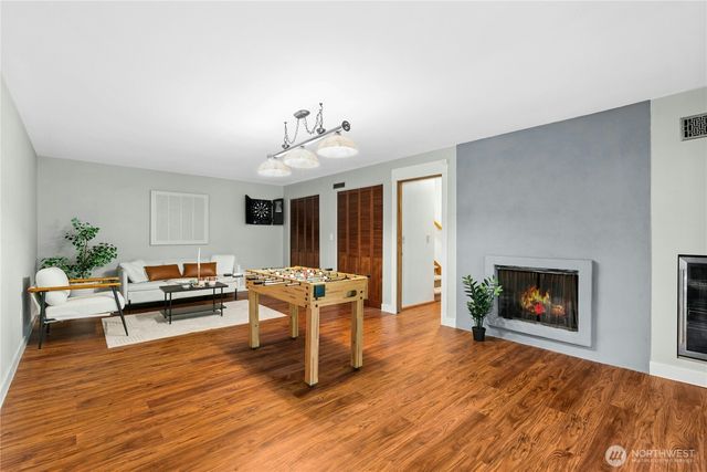 5221 120th Avenue SE, Bellevue, WA 98006