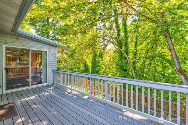 5221 120th Avenue SE, Bellevue, WA 98006